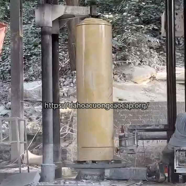 đá hoa cương cột tròn