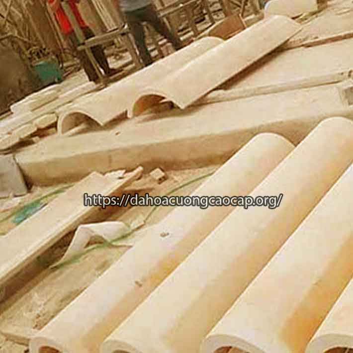 đá hoa cương cột tròn